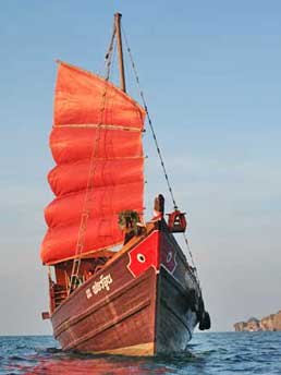 Junk Sailing boat to phangan front view